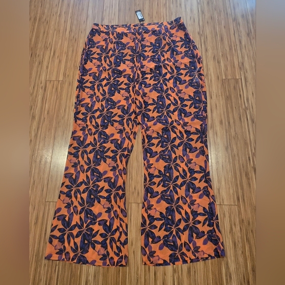 💚 NWT Pretty Little Thing High Waisted Sheer Women's Pants - Picture 1 of 9